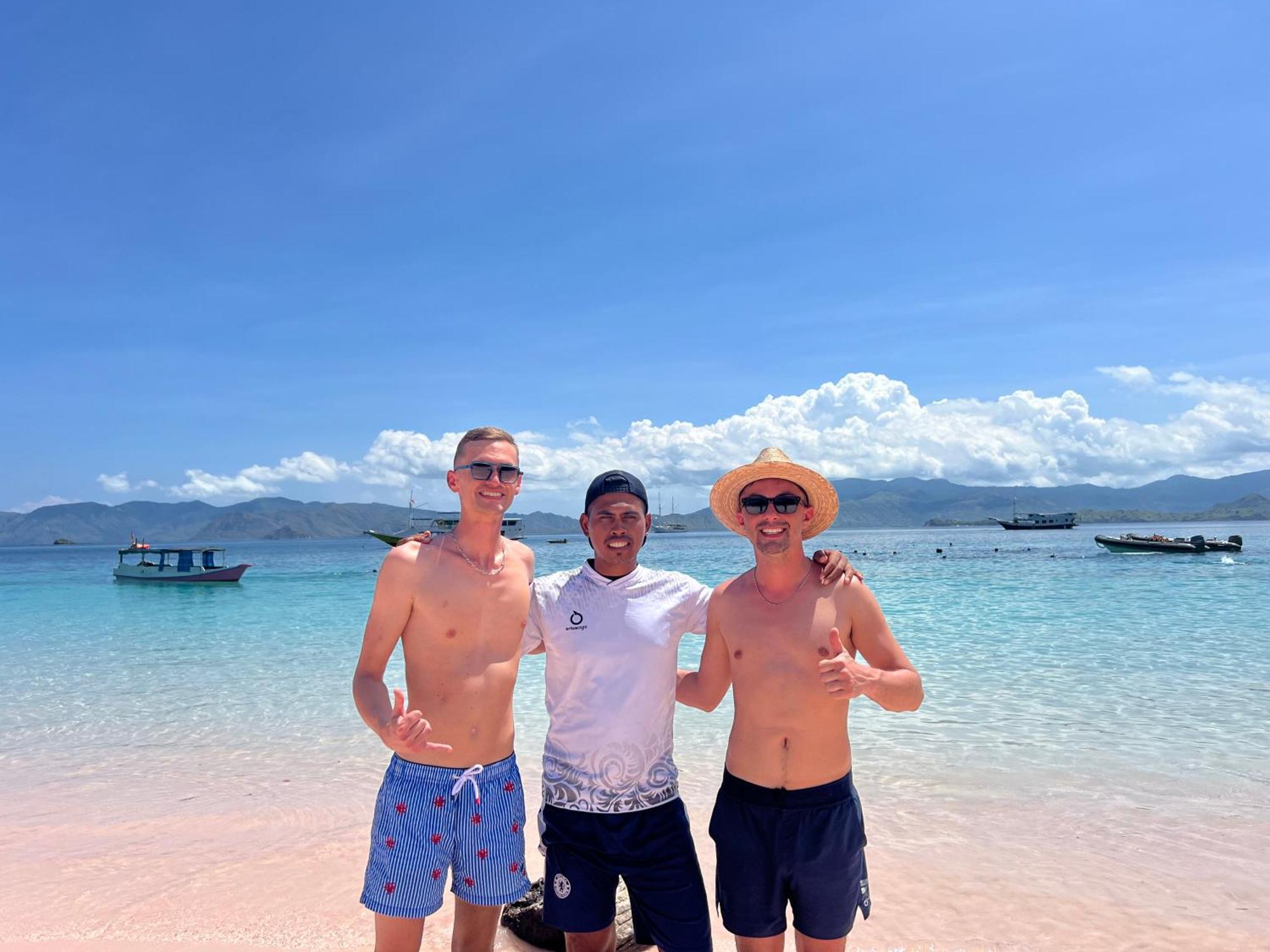 Jhuna Komodo Homestay ภายนอก รูปภาพ